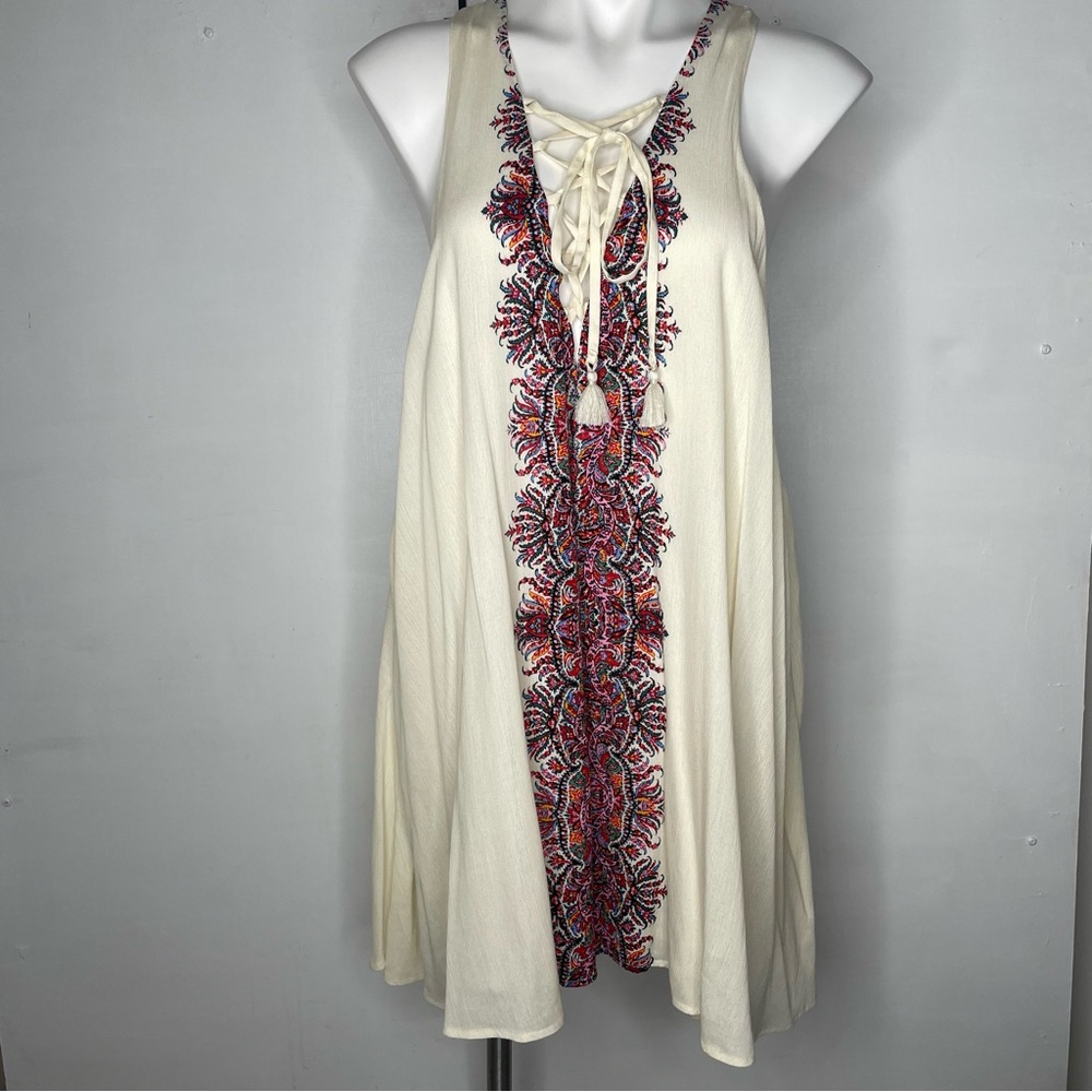 Show me your Mumu Cream Sleeveless Daryn dress in Island Fever cloud